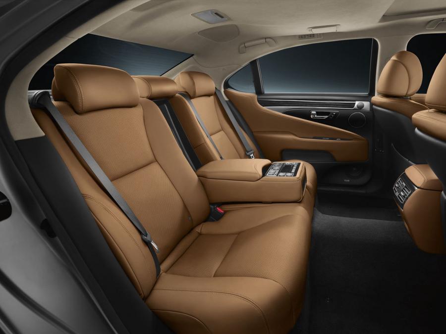  Lexus LS460L 2012 года  (EU) (фото 4 из 12)